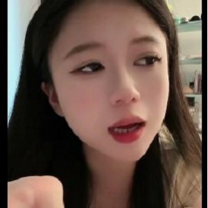 抖音百万粉丝王在在：资源丰富直播视频，车灯公共卫生间省房钱T拍