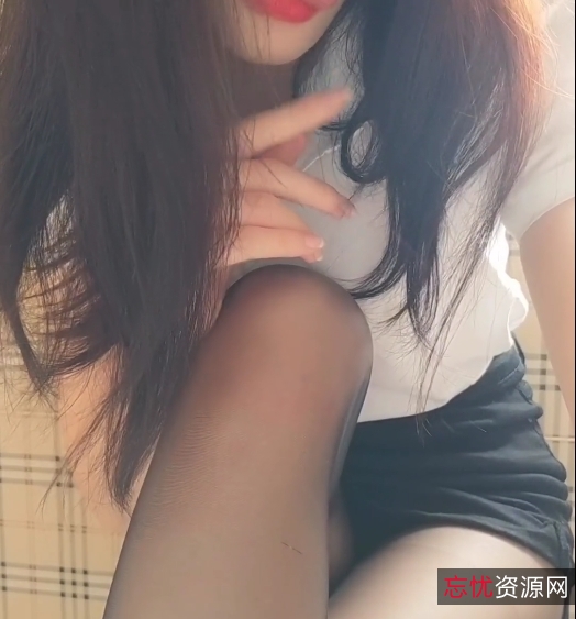 妖怪桃桃子黑丝教师最新合集2V198MB，三人游OL服装美腿丰仪