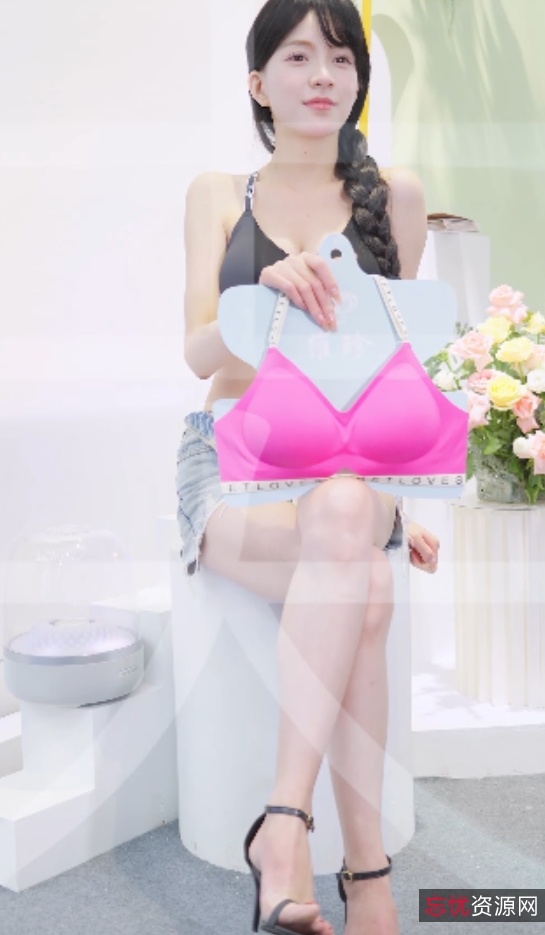 转载百度盘国热裤衣秀小合集15V4.7G，链接30天有效