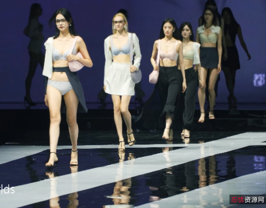 转载百度盘国热裤衣秀小合集15V4.7G，链接30天有效