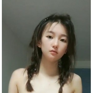 微博十柒学姐24V私拍蜜桃臀16.3g