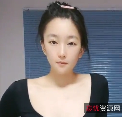 微博十柒学姐24V私拍蜜桃臀16.3g