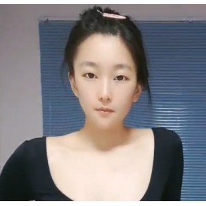 微博十柒学姐24V私拍蜜桃臀16.3g