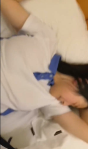 眼镜学妹54部校园风服装合集1.7G绝密收藏