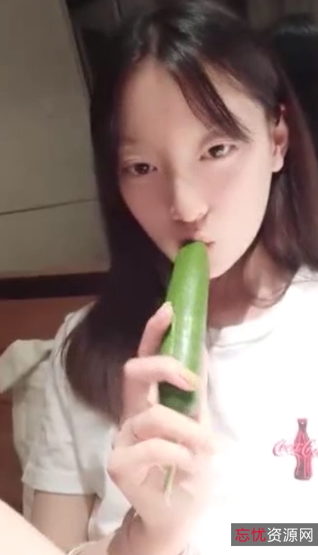 养乐多莉哥76v47.1g视频合集，百度单下可收藏，包含115个sha1链接