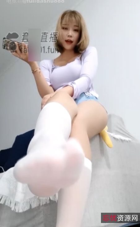 白桃套路直播红绿灯挑战御姐范丝袜教学2部572MB绝密展示