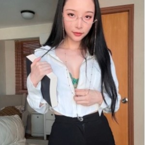 孙禾颐私密拍摄77部68.5G展示