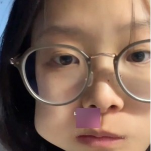 推特眼镜妹教室放飞自我视频合集2部336M超清晰