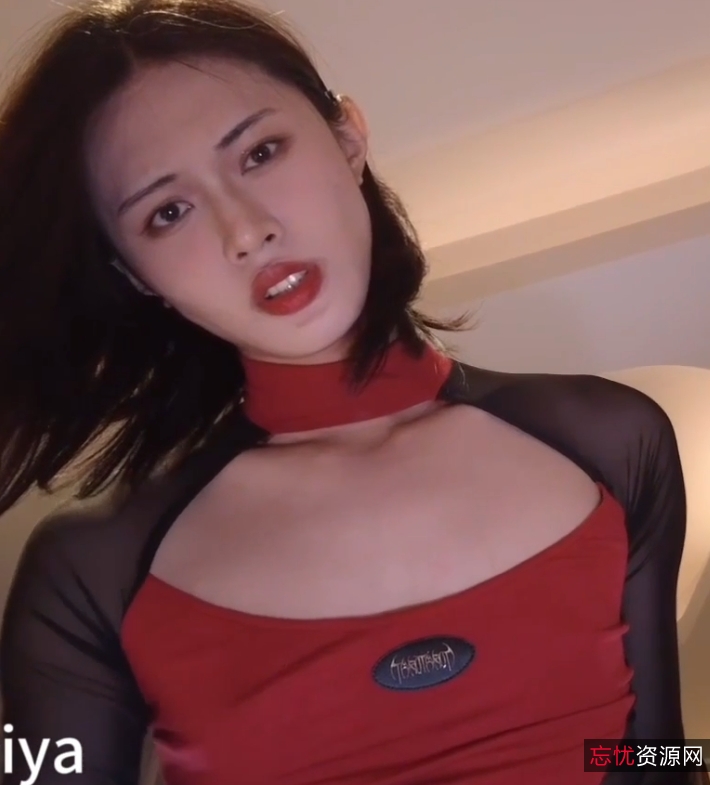 桃子吖推特伪娘泳装1V744M绝品