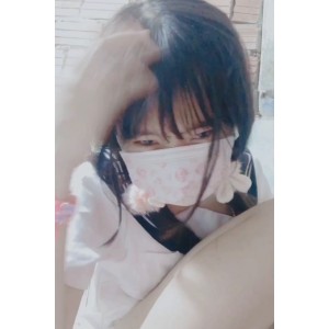 onlyfans璐璐居家私拍51部14.2G流鼻血