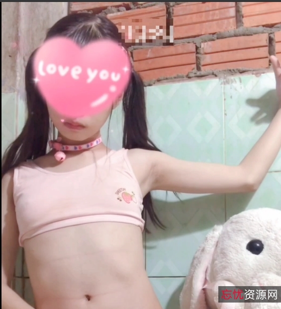 onlyfans璐璐居家私拍51部14.2G流鼻血
