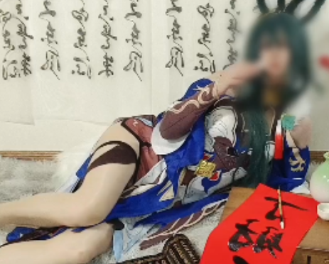 伪娘水银灯驭空COS6V2.5G火辣推特