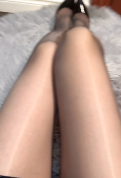 易直播颜颜小脚盛宴合集22G御姐扛把子