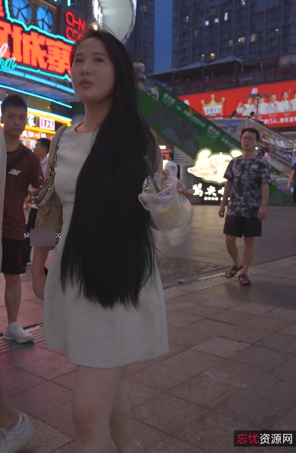 猫站香蕉猫尾随系列蓬蓬裙乖乖女神秘地带若隐若现981MB绝妙视角