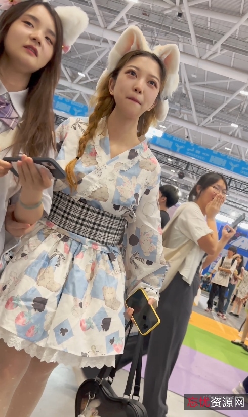 太诱人3部KFC肉丝少妇丝袜视频394.1MB