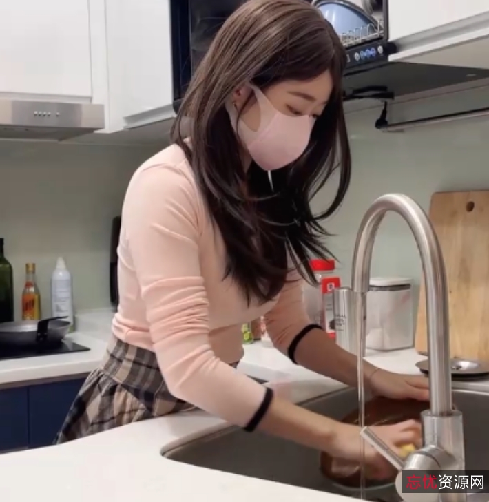 ssrpeach推特瑜伽教练121部23.8G火辣