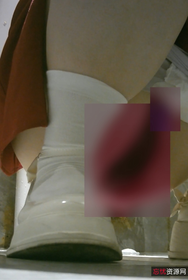 热辣红裙美女潜入观察视频1部176.6MB商场