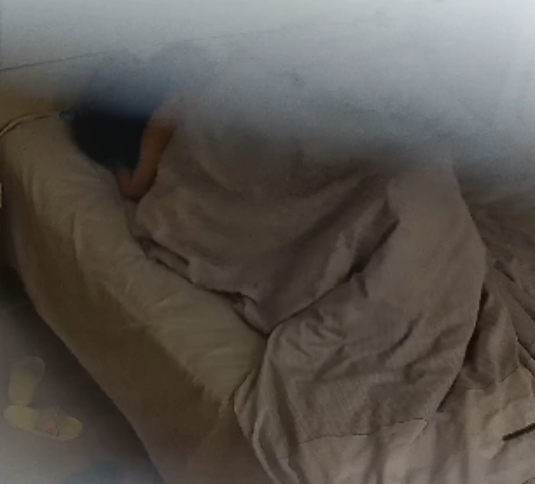 眼镜御姐酒店实拍完整版2V2.58GB劲爆