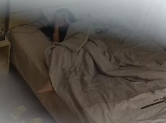 眼镜御姐酒店实拍完整版2V2.58GB劲爆